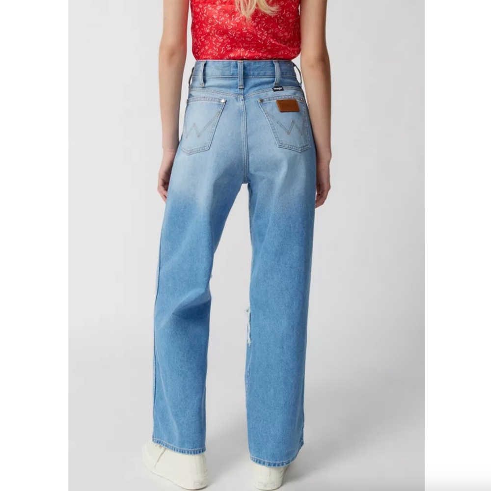 Wrangler X Fender Relaxed Mom Jeans in Light Wash Destroy Size 28 X 28 Irregular - Picture 3 of 16